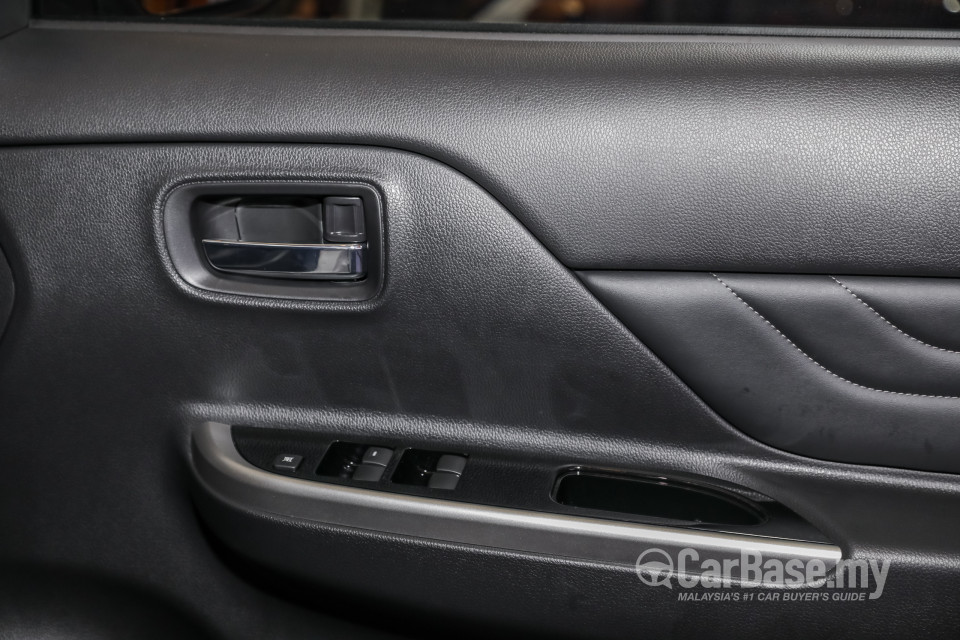 Mitsubishi Triton Mk2 Facelift (2019) Interior