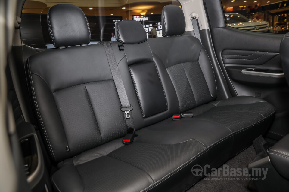 Nissan Navara D23 Facelift (2021) Interior