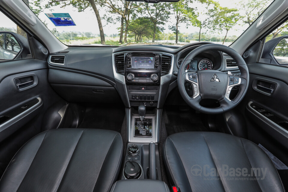 Nissan Navara D23 Facelift (2021) Interior