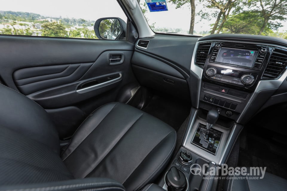 Mitsubishi Triton Mk2 Facelift (2019) Interior