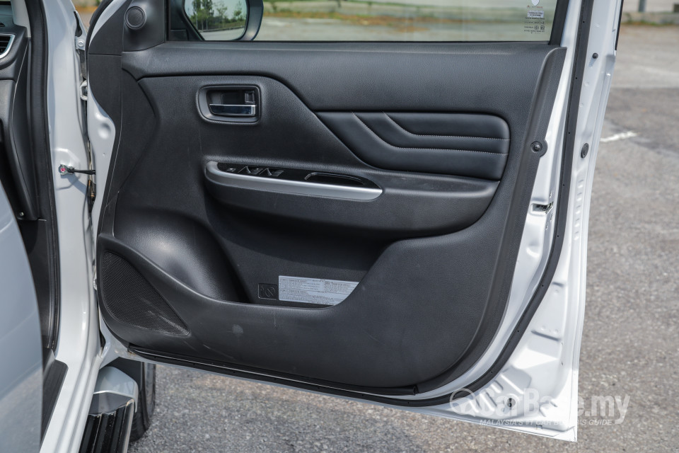 Mitsubishi Triton Mk2 Facelift (2019) Interior