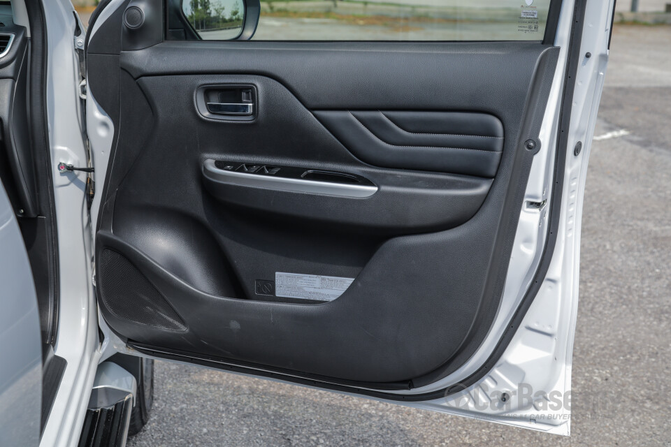 Nissan Navara D23 Facelift (2021) Interior