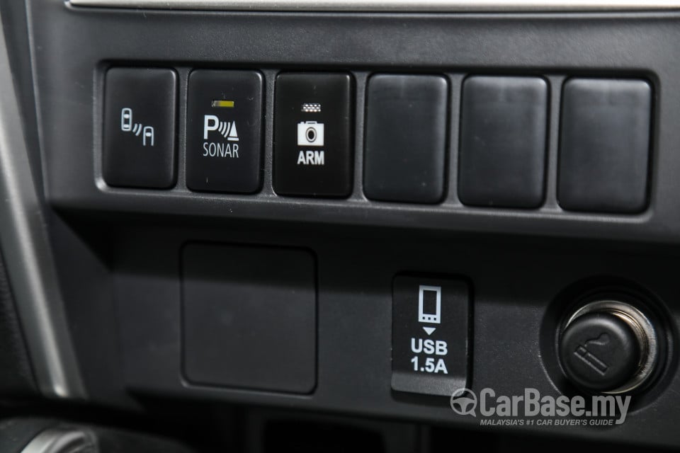 Mitsubishi Triton Mk2 Facelift (2019) Interior