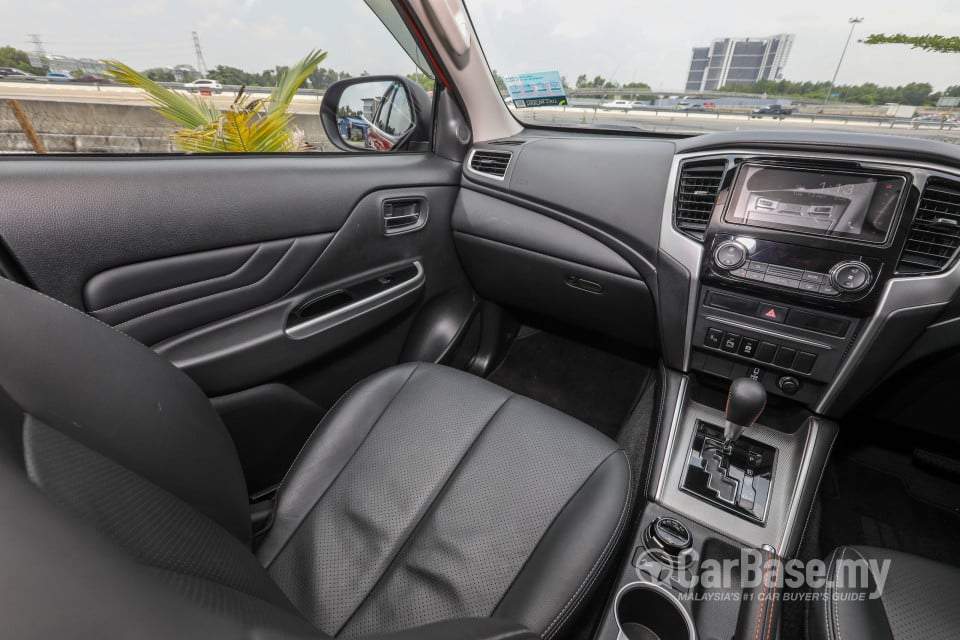 Mitsubishi Triton Mk2 Facelift (2019) Interior