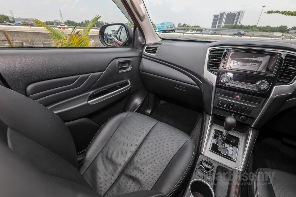 Mitsubishi Triton Mk2 Facelift (2019) Interior