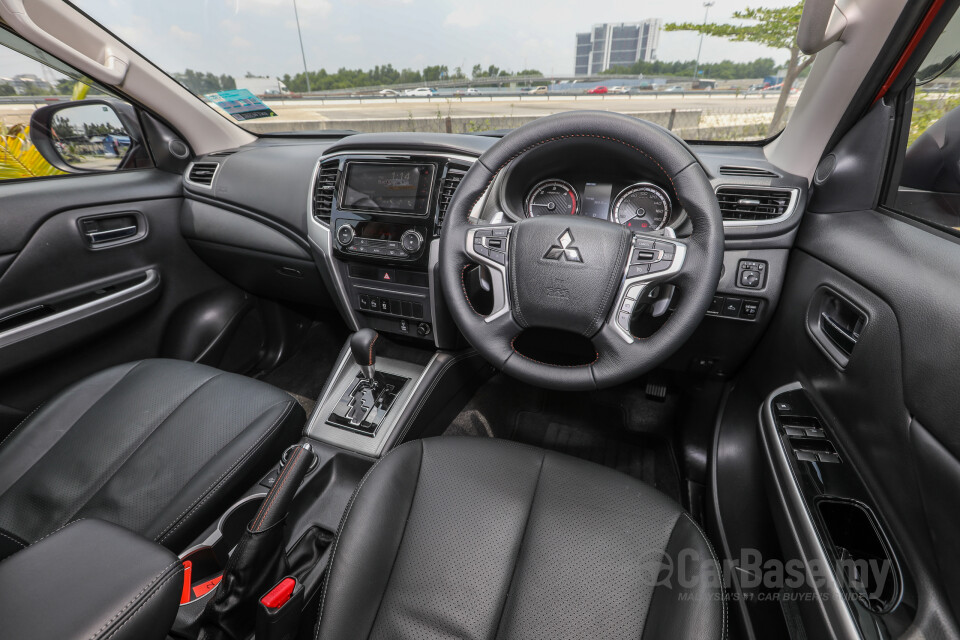 Mitsubishi Triton Mk2 Facelift (2019) Interior