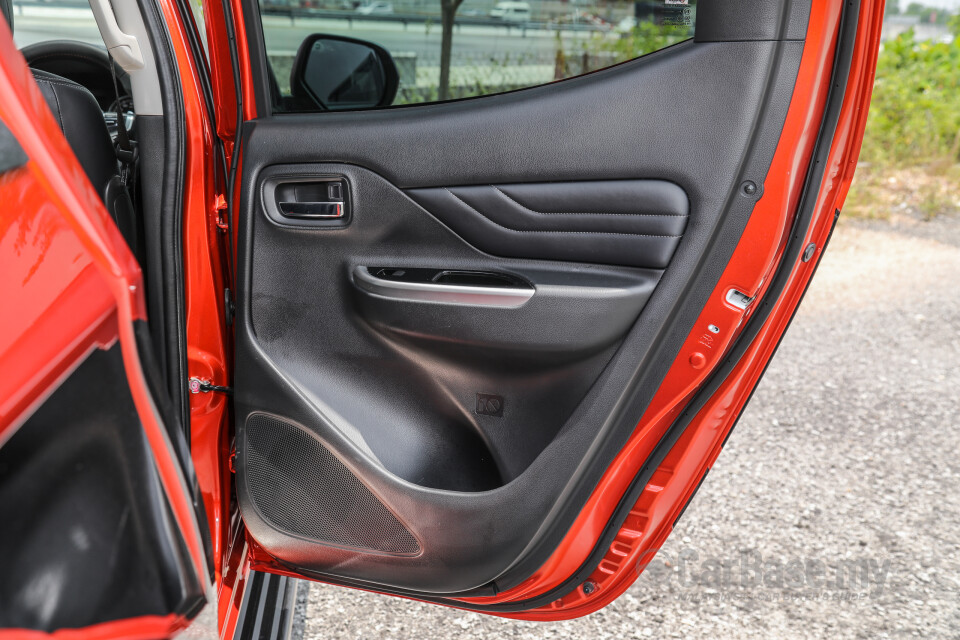 Mitsubishi Triton Mk2 Facelift (2019) Interior
