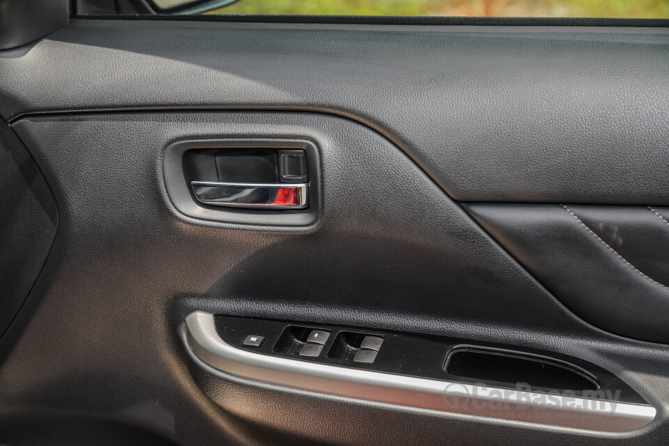 Mitsubishi Triton Mk2 Facelift (2019) Interior