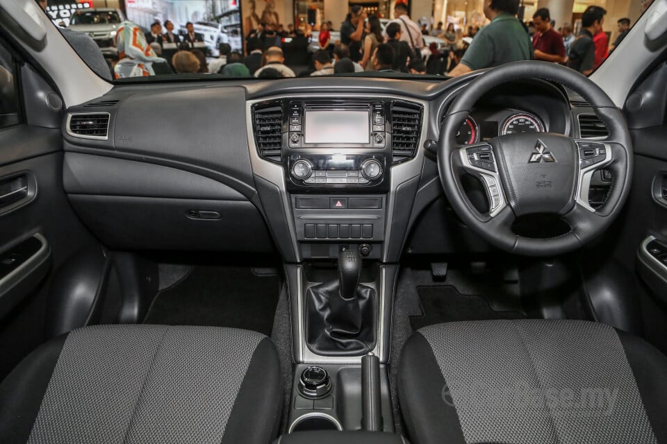 Mitsubishi Triton Mk2 Facelift (2019) Interior