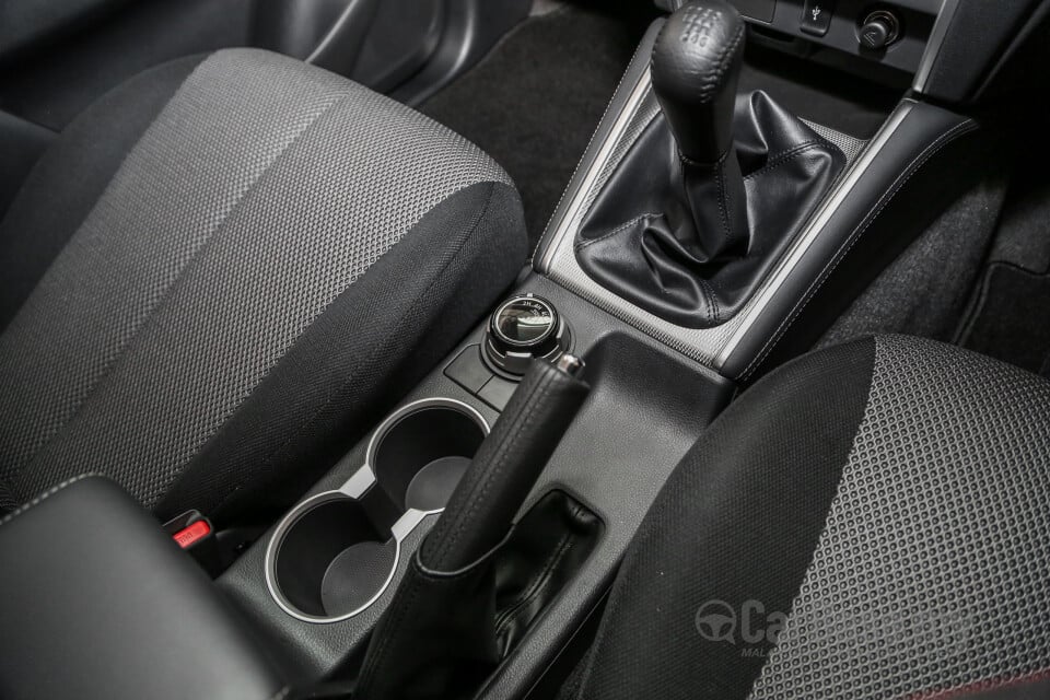 Mitsubishi Triton Mk2 Facelift (2019) Interior