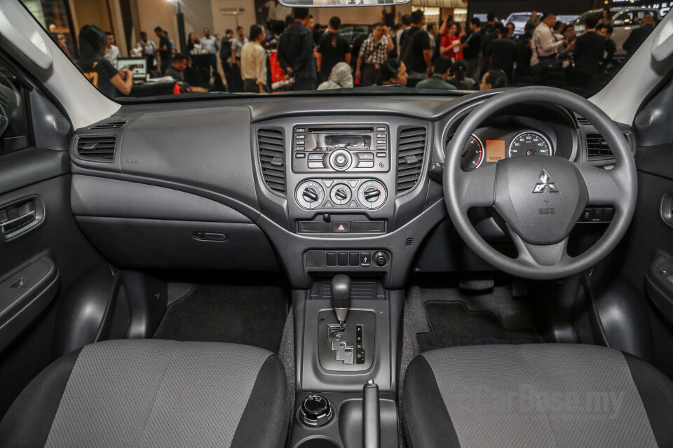 Mitsubishi Triton Mk2 Facelift (2019) Interior