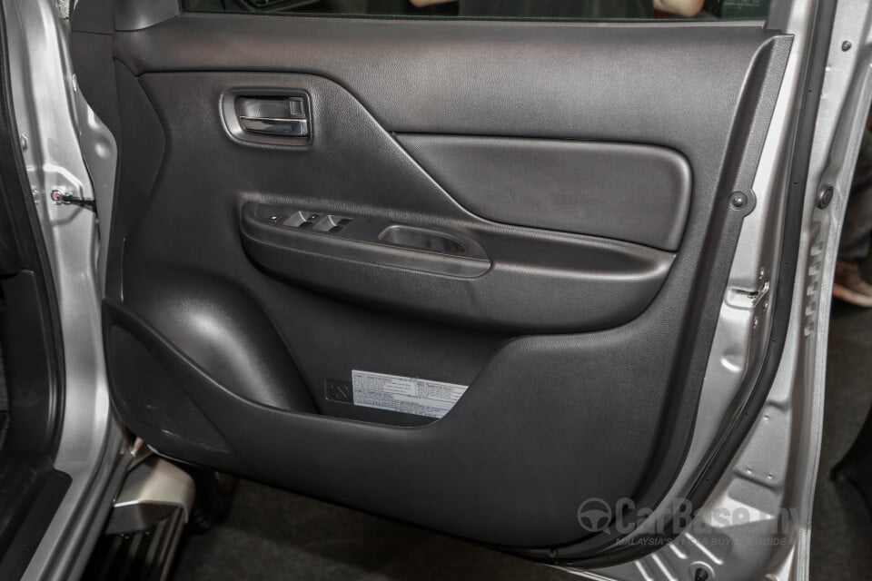 Mitsubishi Triton Mk2 Facelift (2019) Interior