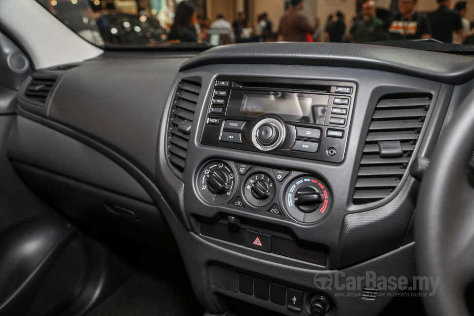 Mitsubishi Triton Mk2 Facelift (2019) Interior