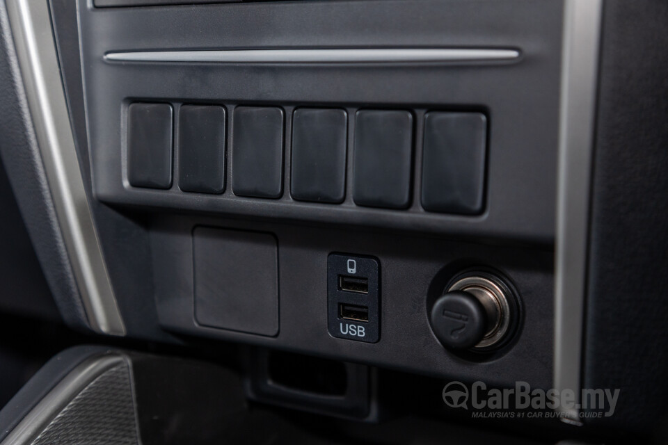 Mitsubishi Triton Mk2 Facelift (2019) Interior