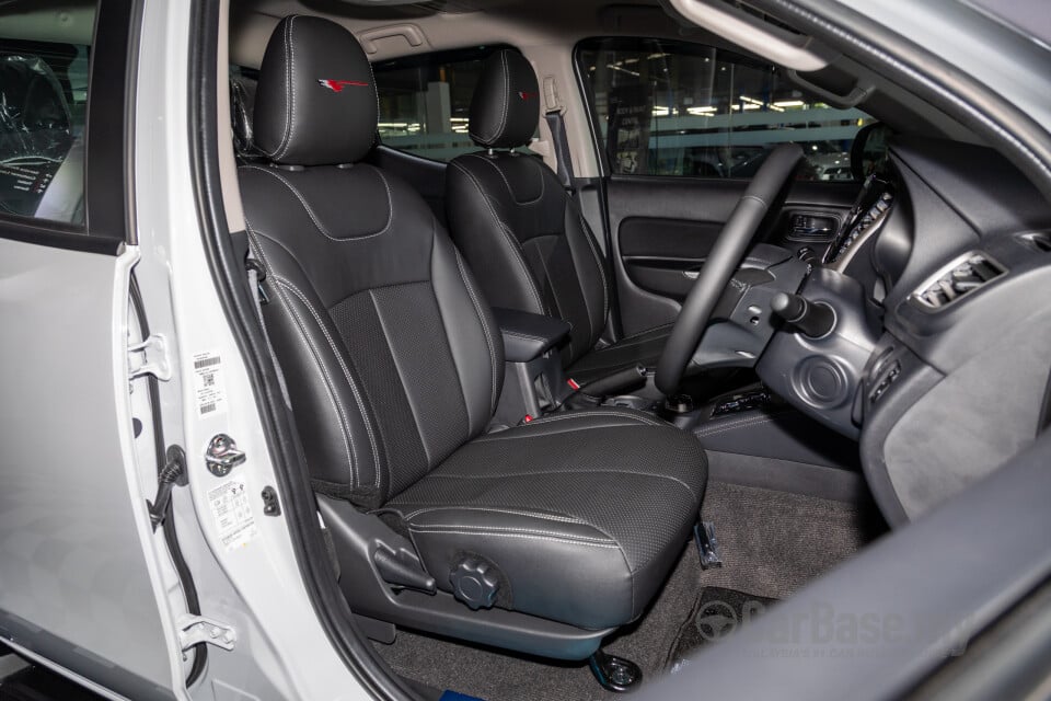 Mitsubishi Triton Mk2 Facelift (2019) Interior