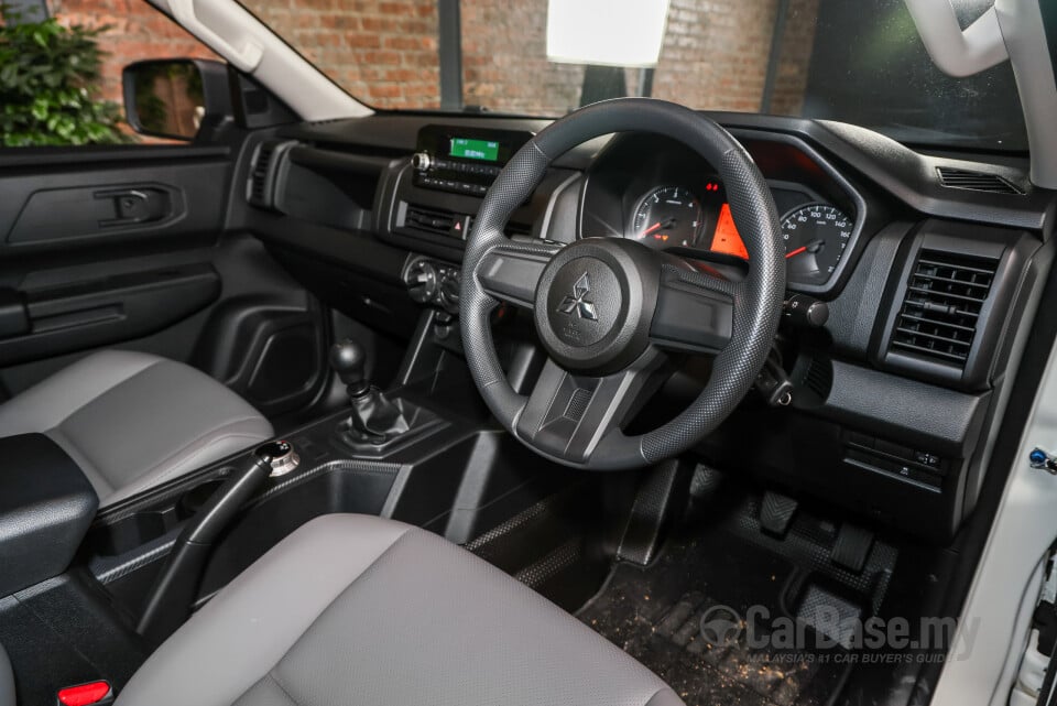 Mitsubishi Triton Mk3 (2024) Interior