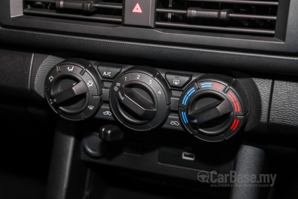 Mitsubishi Triton Mk3 (2024) Interior