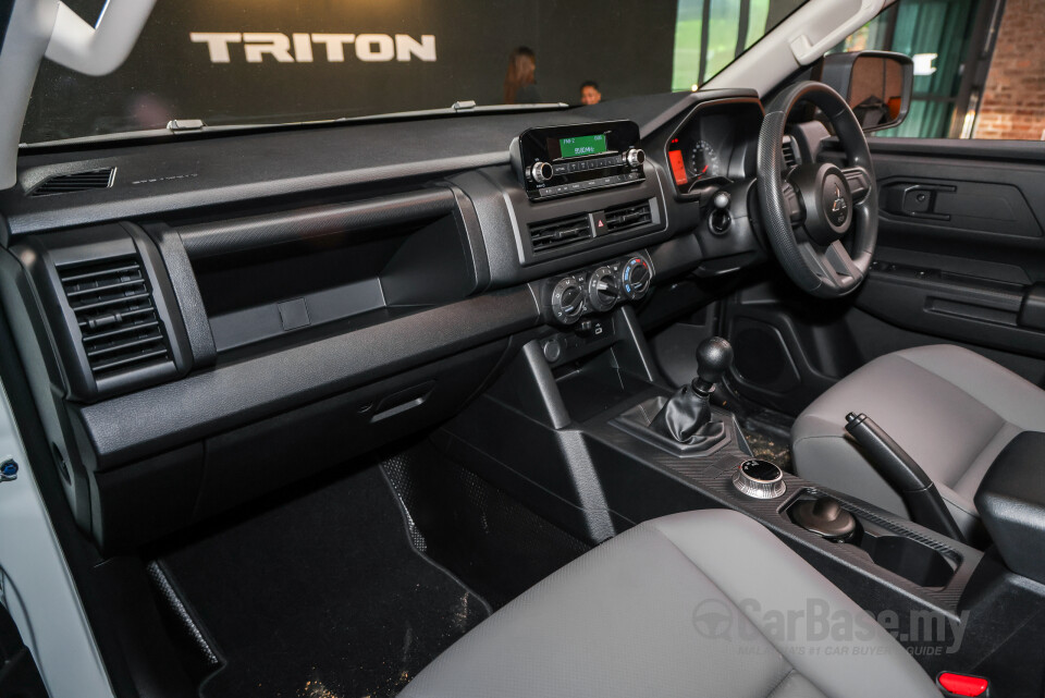 Mitsubishi Triton Mk3 (2024) Interior