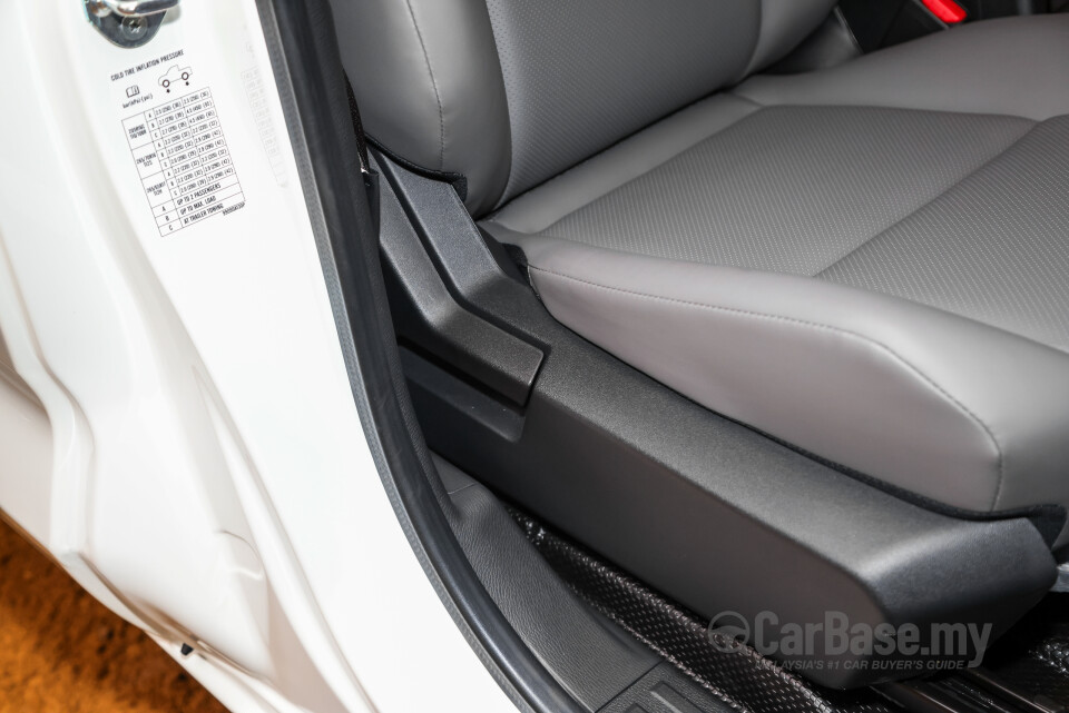 Mitsubishi Triton Mk3 (2024) Interior