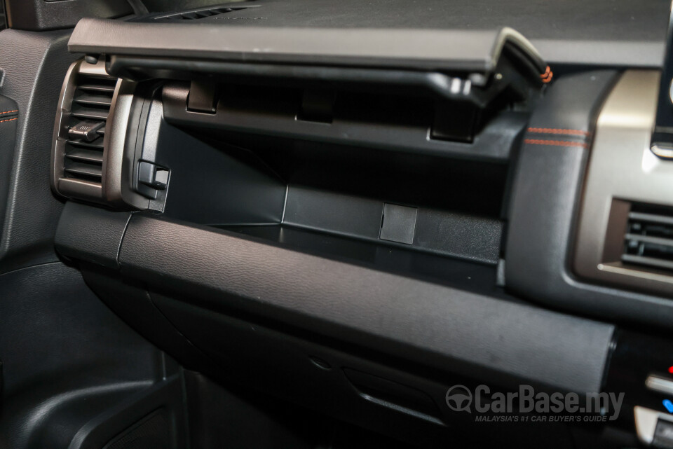 Mitsubishi Triton Mk3 (2024) Interior