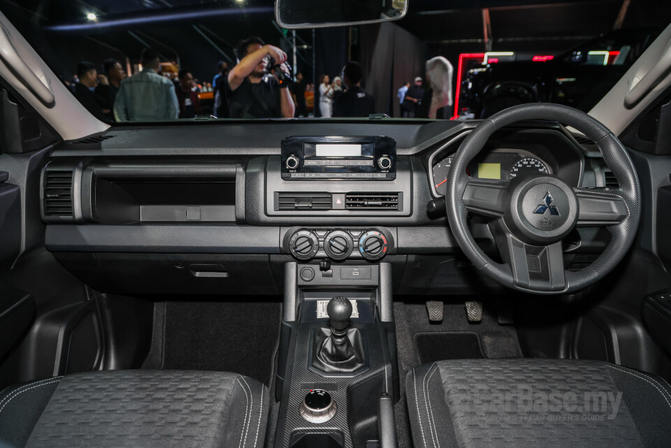 Mitsubishi Triton Mk3 (2024) Interior