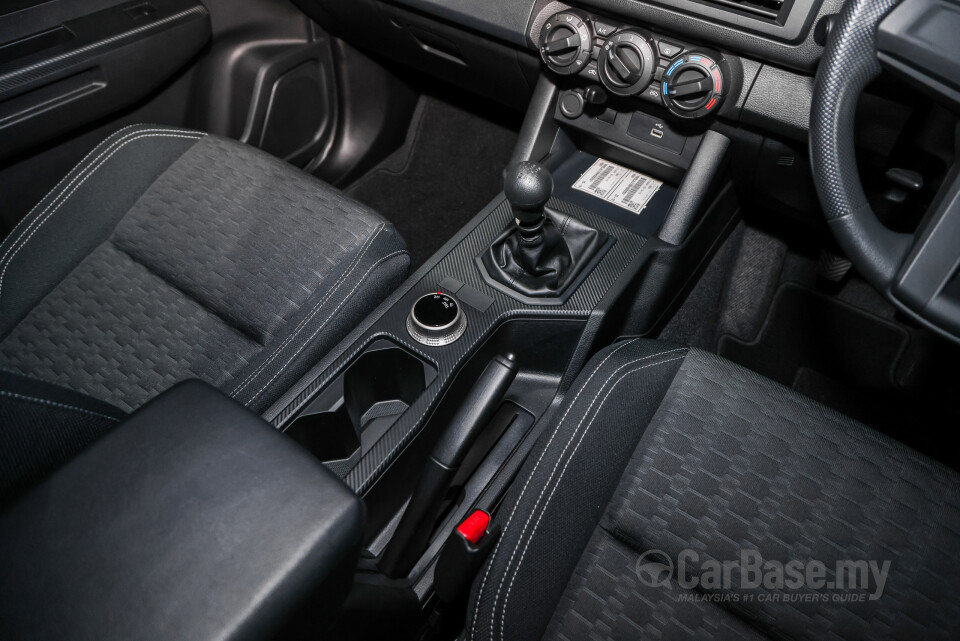 Mitsubishi Triton Mk3 (2024) Interior