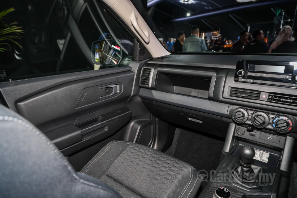 Mitsubishi Triton Mk3 (2024) Interior