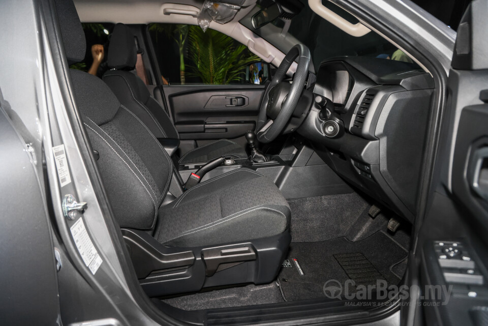 Mitsubishi Triton Mk3 (2024) Interior