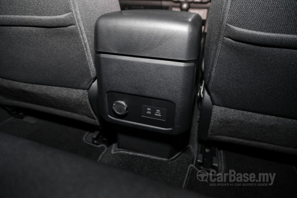Mitsubishi Triton Mk3 (2024) Interior
