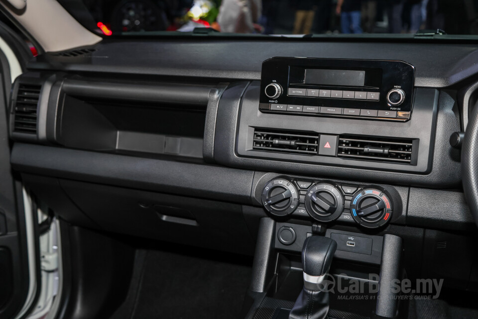 Mitsubishi Triton Mk3 (2024) Interior