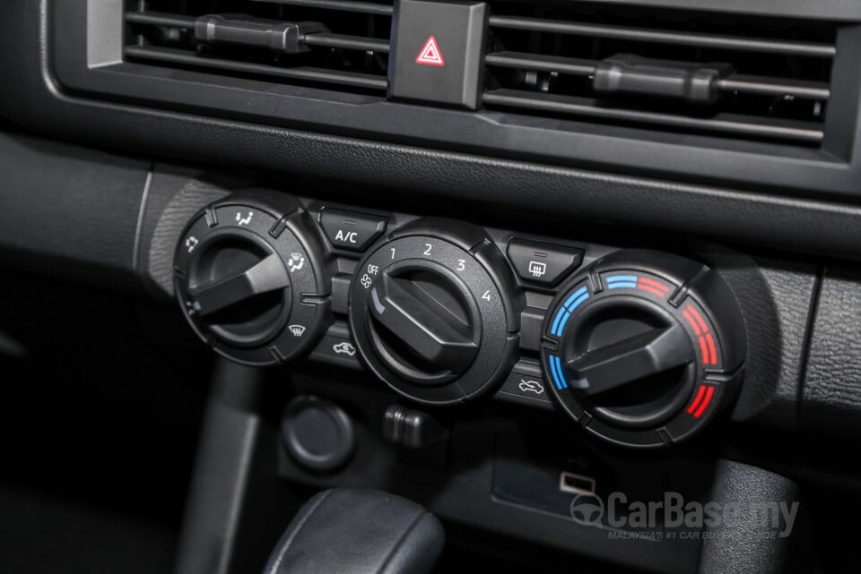 Mitsubishi Triton Mk3 (2024) Interior