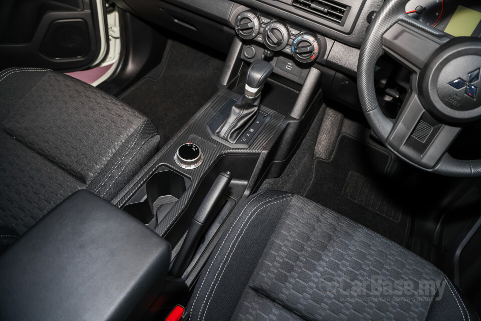 Mitsubishi Triton Mk3 (2024) Interior