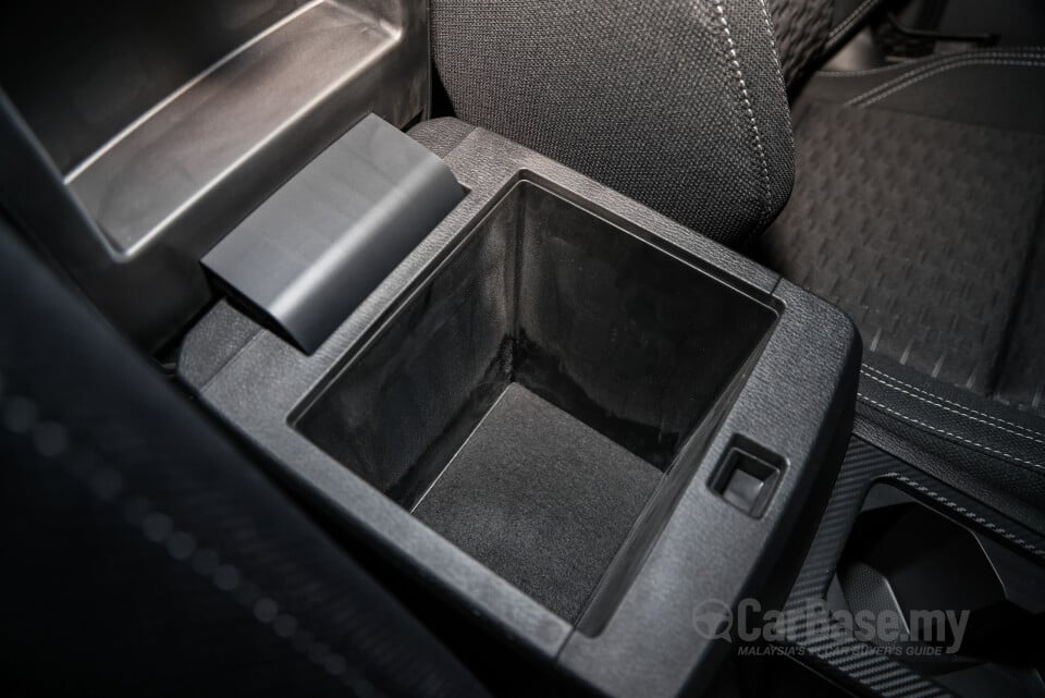 Mitsubishi Triton Mk3 (2024) Interior