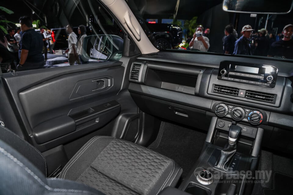 Mitsubishi Triton Mk3 (2024) Interior