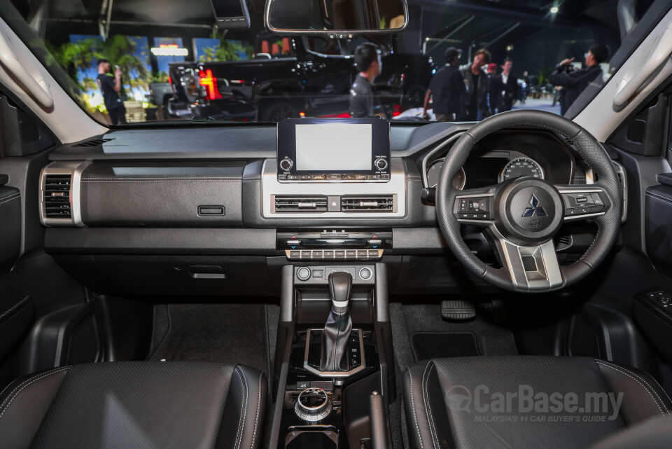 Mitsubishi Triton Mk3 (2024) Interior