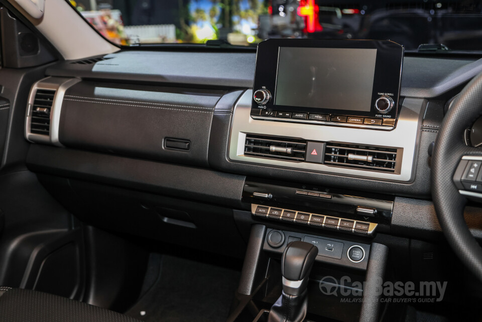 Mitsubishi Triton Mk3 (2024) Interior