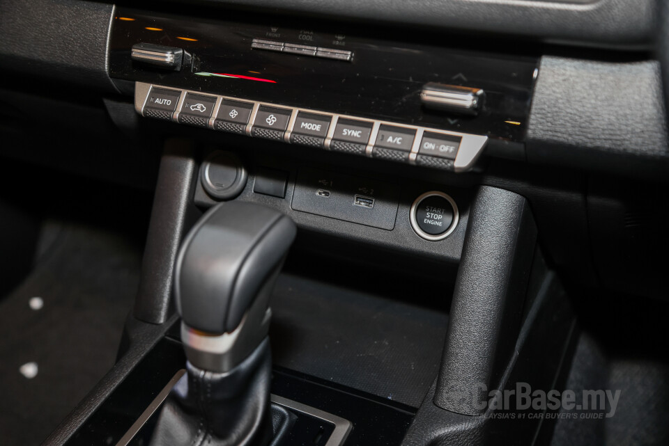 Mitsubishi Triton Mk3 (2024) Interior