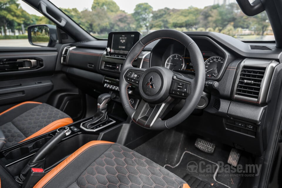 Mitsubishi Triton Mk3 (2024) Interior