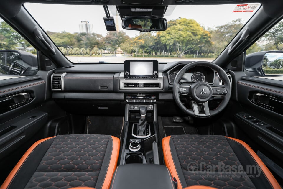 Mitsubishi Triton Mk3 (2024) Interior