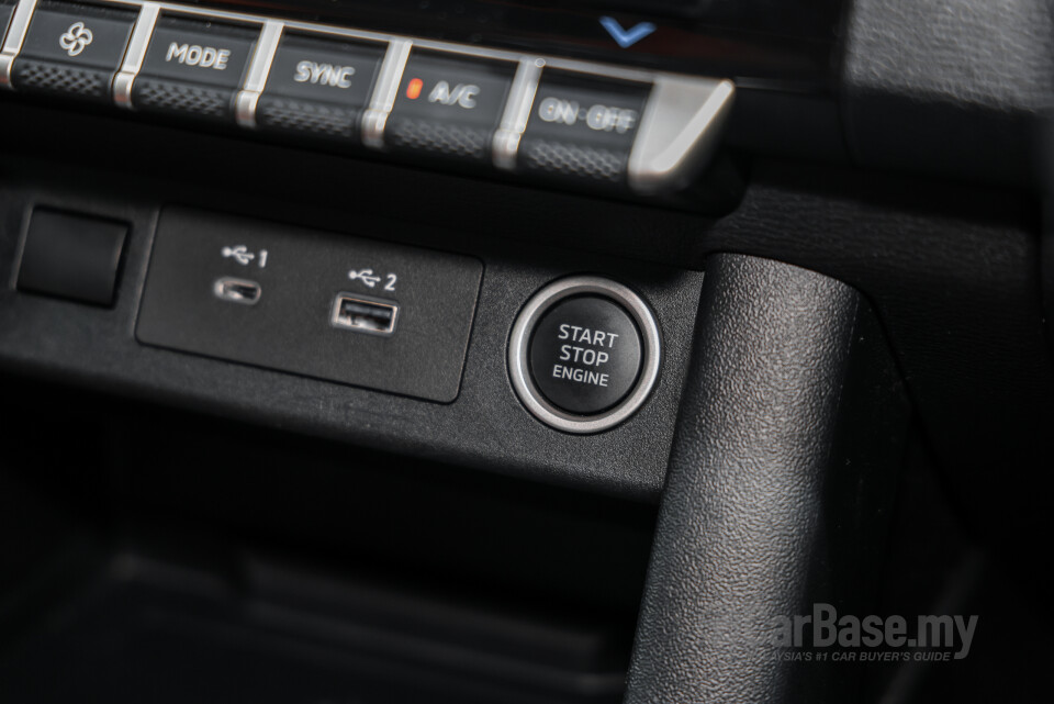 Mitsubishi Triton Mk3 (2024) Interior