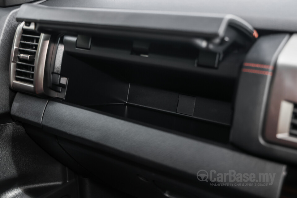 Mitsubishi Triton Mk3 (2024) Interior