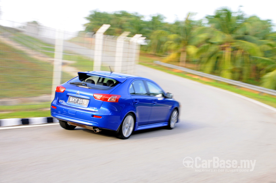 Mitsubishi Lancer Sportback Mk1 (2011) Exterior
