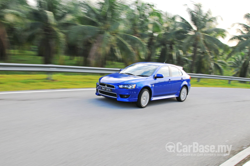 Mitsubishi Lancer Sportback Mk1 (2011) Exterior