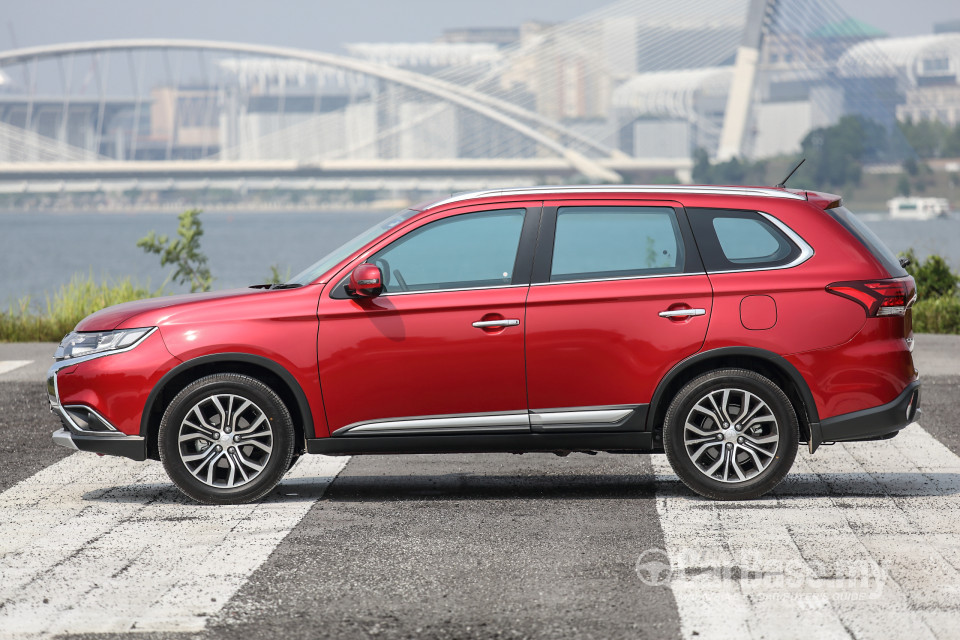 Mitsubishi Outlander RE Facelift (2016) Exterior