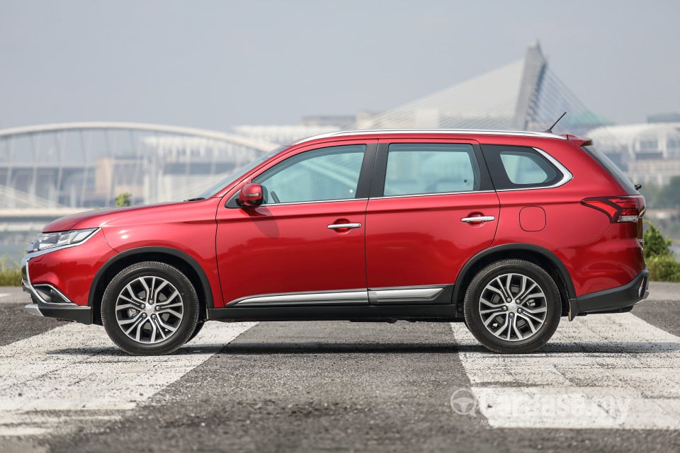 Mitsubishi Outlander RE Facelift (2016) Exterior