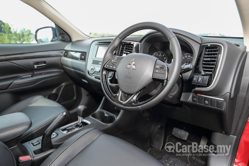 Mitsubishi Outlander RE Facelift (2016) Interior