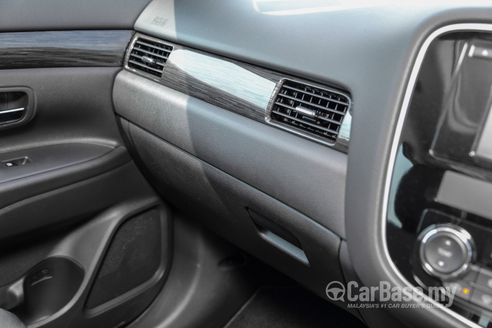Mitsubishi Outlander RE Facelift (2016) Interior