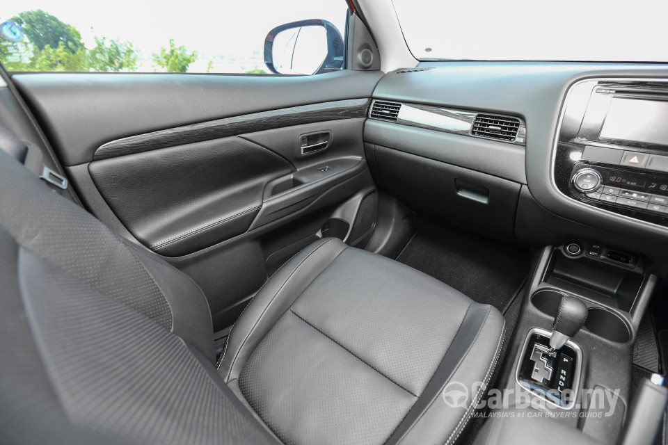 Mitsubishi Outlander RE Facelift (2016) Interior