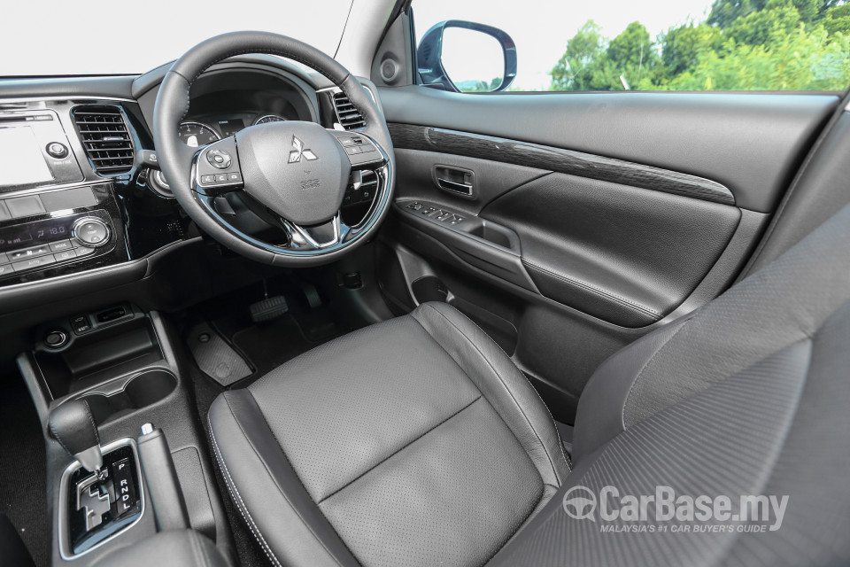 Mitsubishi Outlander RE Facelift (2016) Interior