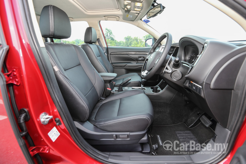 Mitsubishi Outlander RE Facelift (2016) Interior